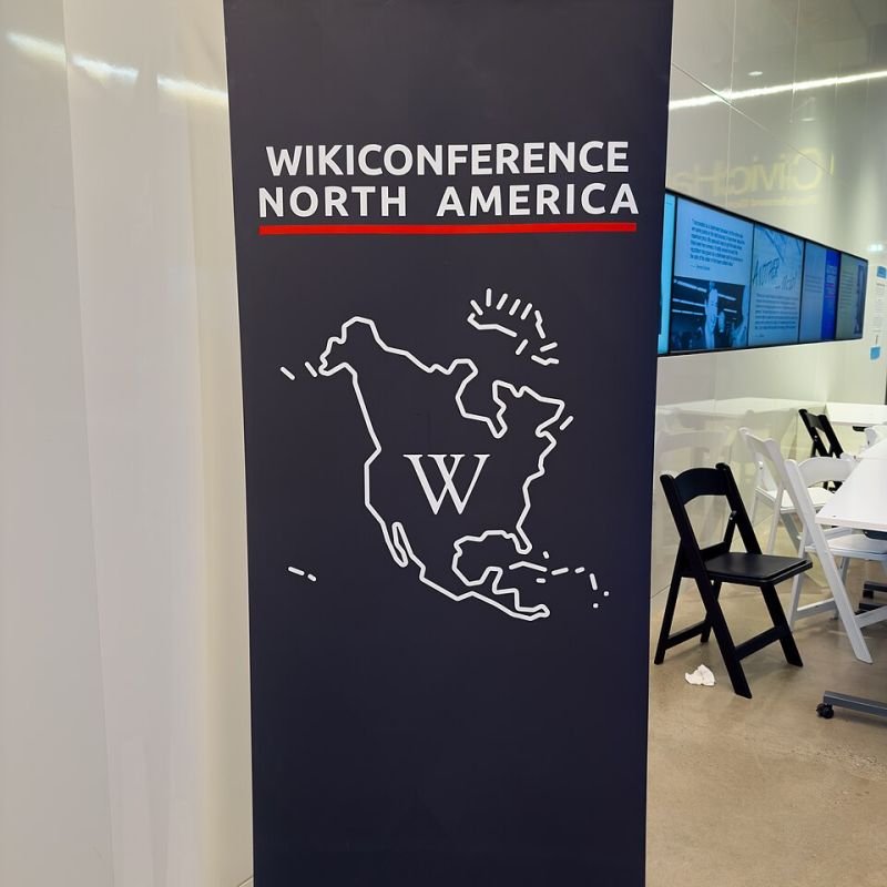 Roll-Up Standee Banner